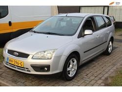 Grijs (metallic) Gebruikt 2008 Ford Focus Ambiente Stationwagen | € 1.250 (Goede deal)