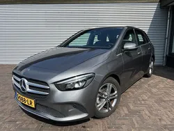Grijs Gebruikt 2019 Mercedes B180 Advantage MPV | € 21.990 (Eerlijke prijs)
