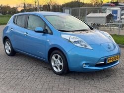 Blauw (metallic) Gebruikt 2013 Nissan Leaf Base Hatchback | € 4.999 (Eerlijke prijs)