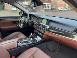 Zwart (metallic) Gebruikt 2012 BMW 520 Executive Stationwagen | € 9.950 (Eerlijke prijs)