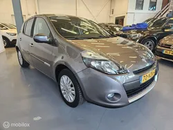 Grijs Gebruikt 2011 Renault Clio II Collection Hatchback | € 3.650 (Eerlijke prijs)