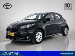 Zwart Gebruikt 2024 Toyota Yaris Hybrid Active Hatchback | € 22.945 (Eerlijke prijs)
