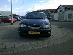 Zwart, metallic lak Gebruikt 1998 Toyota Avensis Sedan | € 3.750