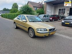 Geel Gebruikt 2002 Volvo S60 Sedan | € 999 (Goede deal)