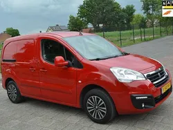 Rood Gebruikt 2017 Peugeot Partner Premium MPV | € 5.950 (Goede deal)