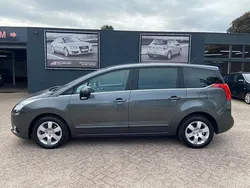 Grijs, metallic lak Gebruikt 2011 Peugeot 5008 MPV | € 5.995 (Eerlijke prijs)