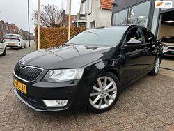 Zwart Gebruikt 2013 Skoda Octavia Business Line Hatchback | € 7.750 (Eerlijke prijs)