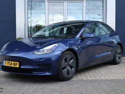 Blauw Gebruikt 2023 Tesla Model 3 Standard Range Sedan | € 29.400 (Eerlijke prijs)