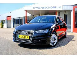 Zwart Gebruikt 2015 Audi A3 Attraction Hatchback | € 16.750 (Eerlijke prijs)