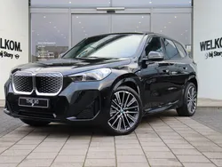 Saphirschwarz Nieuw 2024 BMW iX1 Executive SUV | € 66.319 (Eerlijke prijs)