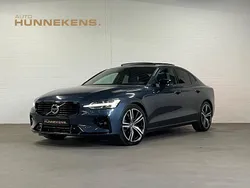 Blauw, metallic lak Gebruikt 2022 Volvo S60 R-Design Sedan | € 34.940 (Eerlijke prijs)