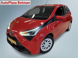 Rood Gebruikt 2021 Toyota Aygo X-play Hatchback | € 12.950 (Eerlijke prijs)