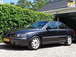 Grijs Gebruikt 2002 Volvo S60 Sedan | € 1.250 (Goede deal)