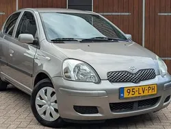 Grijs, metallic lak Gebruikt 2003 Toyota Yaris Sol Hatchback | € 3.450 (Eerlijke prijs)