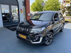 Zwart Gebruikt 2021 Suzuki Vitara Style SUV | € 23.950 (Eerlijke prijs)