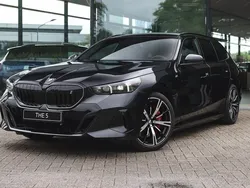 Saphirschwarz Nieuw 2025 BMW i5 M Sport Sedan | € 89.008 (Eerlijke prijs)