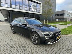 Grijs Gebruikt 2022 Mercedes E300 AMG line Stationwagen | € 39.990 (Super prijs)