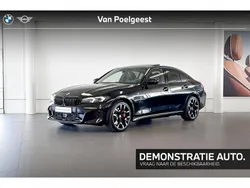 Saphirschwarz metallic (zwart metallic) Gebruikt 2025 BMW 330e M Sport Sedan | € 73.900