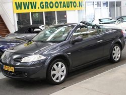 Grijs, metallic lak Gebruikt 2006 Renault Mégane Cabriolet Cabriolet | € 644