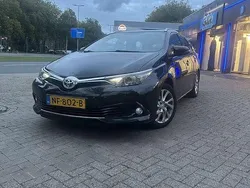 Zwart Gebruikt 2017 Toyota Auris MPV | € 12.499 (Goede deal)
