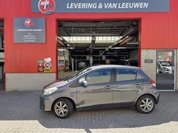 Grijs, metallic lak Gebruikt 2013 Toyota Yaris Hatchback | € 8.950 (Eerlijke prijs)