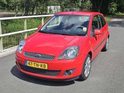Rood Gebruikt 2006 Ford Fiesta Futura Hatchback | € 1.300 (Eerlijke prijs)