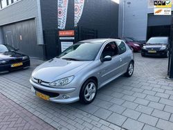Grijs, metallic lak Gebruikt 2006 Peugeot 206 Quiksilver Hatchback | € 1.999 (Eerlijke prijs)