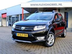 Zwart Gebruikt 2013 Dacia Sandero Lauréate Hatchback | € 7.850 (Eerlijke prijs)
