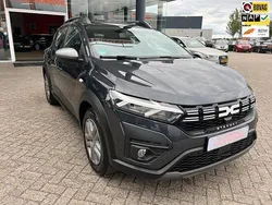 Grijs Gebruikt 2023 Dacia Sandero Expression Hatchback | € 16.940 (Eerlijke prijs)