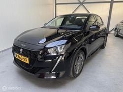 Zwart (metallic) Gebruikt 2021 Peugeot e-208 Hatchback | € 13.490 (Goede deal)