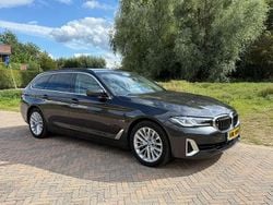 Grijs Gebruikt 2021 BMW 530 Executive Stationwagen | € 33.950 (Goede deal)