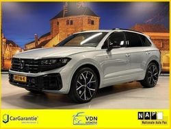 Grijs, metallic lak Gebruikt 2024 VW Touareg R-line SUV | € 81.950 (Eerlijke prijs)