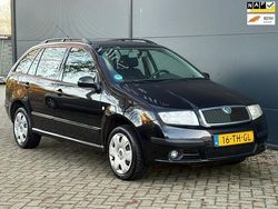 Zwart (metallic) Gebruikt 2006 Skoda Fabia Stationwagen | € 1.945 (Eerlijke prijs)