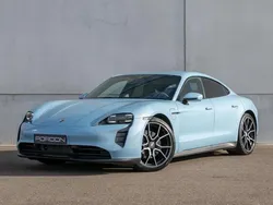 Blauw Gebruikt 2022 Porsche Taycan Performance Package Sedan | € 57.911 (Super prijs)