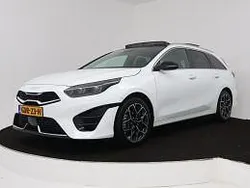 Snow white pearl (wit metallic) Gebruikt 2024 Kia Ceed Sportswagon GT-Line Stationwagen | € 29.445 (Iets duurder)