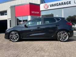 Zwart, metallic lak Gebruikt 2017 Kia Ceed 2 Hatchback | € 18.555