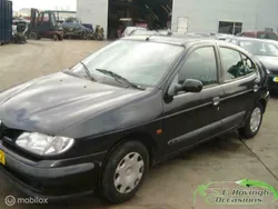 Zwart Gebruikt 1996 Renault Mégane Hatchback | € 650 (Super prijs)