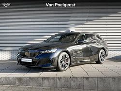 Saphirschwarz metallic (475) (zwart metallic) Gebruikt 2025 BMW 530e M Sport Stationwagen | € 85.517