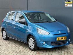 Blauw (metallic) Gebruikt 2014 Mitsubishi Space Star Inform Hatchback | € 5.245 (Eerlijke prijs)