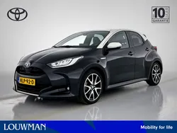 Zwart Gebruikt 2020 Toyota Yaris Hybrid Executive Hatchback | € 20.945 (Eerlijke prijs)