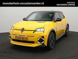 Geel metallic Gebruikt 2024 Renault R5 Iconic Hatchback | € 31.995