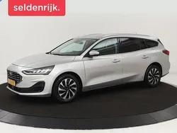 Grijs, metallic lak Gebruikt 2022 Ford Focus Titanium X Stationwagen | € 15.900 (Goede deal)
