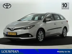 Zilver metallic Gebruikt 2017 Toyota Auris Touring Sports Stationwagen | € 14.945 (Eerlijke prijs)