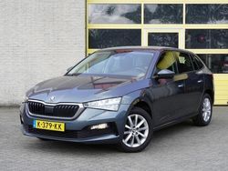 Grijs, metallic lak Gebruikt 2021 Skoda Scala Style Hatchback | € 14.450 (Goede deal)