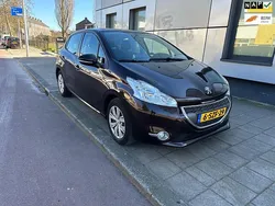 Zwart Gebruikt 2013 Peugeot 208 Allure Hatchback | € 3.950 (Goede deal)