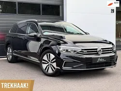 Zwart Gebruikt 2020 VW Passat Business Stationwagen | € 23.250 (Eerlijke prijs)