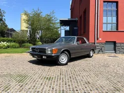 Grijsanthrazit met. Gebruikt 1974 Mercedes 350 Coupé | € 99.000