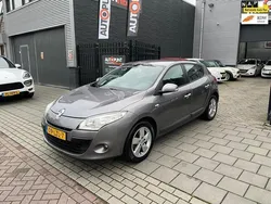 Grijs, metallic lak Gebruikt 2010 Renault Mégane III Hatchback | € 3.499 (Eerlijke prijs)