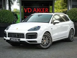 Wit, metallic lak Gebruikt 2023 Porsche Cayenne Platinum Edition SUV | € 108.900 (Eerlijke prijs)