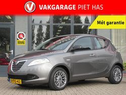 Grijs Gebruikt 2014 Lancia Ypsilon Silver Hatchback | € 5.900 (Eerlijke prijs)